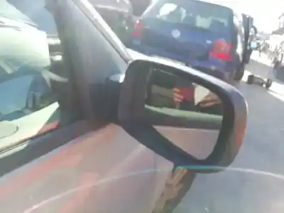 Véhicule à la ferraille renault megane ii classic berlina confort dynamique de l'année 2004 alimenté f9q b8