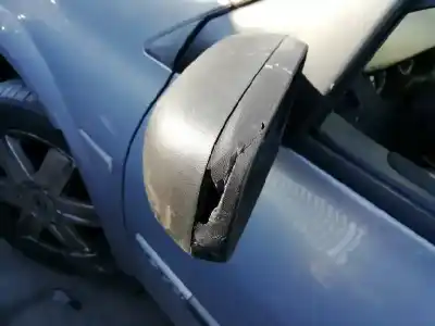 Véhicule à la ferraille renault megane ii classic berlina confort dynamique de l'année 2004 alimenté f9q b8
