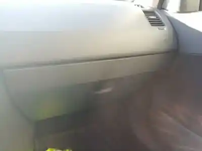 Véhicule à la ferraille renault megane ii classic berlina confort dynamique de l'année 2004 alimenté f9q b8