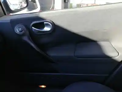 Véhicule à la ferraille renault megane ii classic berlina confort dynamique de l'année 2004 alimenté f9q b8