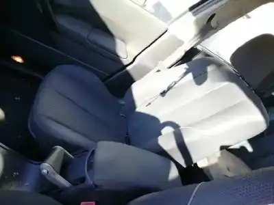 Véhicule à la ferraille renault megane ii classic berlina confort dynamique de l'année 2004 alimenté f9q b8