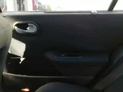 Véhicule à la ferraille renault megane ii classic berlina confort dynamique de l'année 2004 alimenté f9q b8