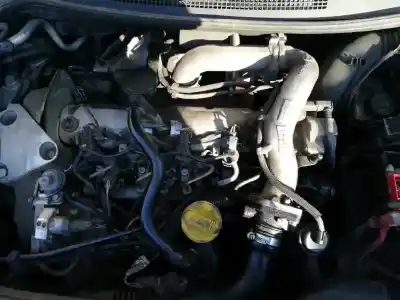 Véhicule à la ferraille renault megane ii classic berlina confort dynamique de l'année 2004 alimenté f9q b8