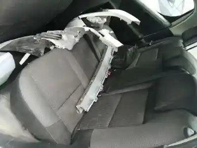 Здавання транспортного засобу peugeot 207 confort року 2010 потужний 8hz