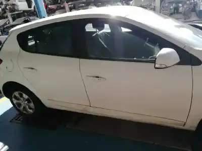 Здавання транспортного засобу renault megane iii berlina 5 p authentique року 2009 потужний k9k f8