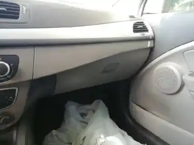 Здавання транспортного засобу renault megane iii berlina 5 p authentique року 2009 потужний k9k f8