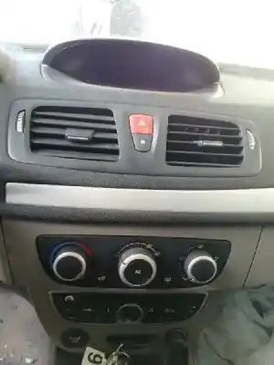 Здавання транспортного засобу renault megane iii berlina 5 p authentique року 2009 потужний k9k f8