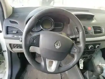 Здавання транспортного засобу renault megane iii berlina 5 p authentique року 2009 потужний k9k f8