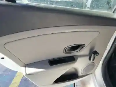 Здавання транспортного засобу renault megane iii berlina 5 p authentique року 2009 потужний k9k f8