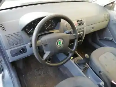 Veicolo di demolizione skoda                                              fabia (6y2/6y3)                                                                                                                                                                                                                                            classic                                                                                                                                                                                                                                                    dell'anno 2002 alimentato azf
