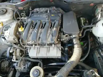 Scrapping Vehicle renault megane i classic (la0/1_) 1.6 16v (la00 la04 la0b la11 la16 la19 la1j la1k.... of the year 2000 powered k4m a7