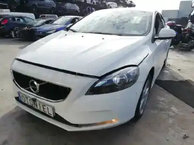Verschrottungsfahrzeug VOLVO V40 (2012->) 2.0 Inscription [2.0 Ltr. - 140 kW Diesel CAT] des Jahres 2017 angetrieben D4204T8
