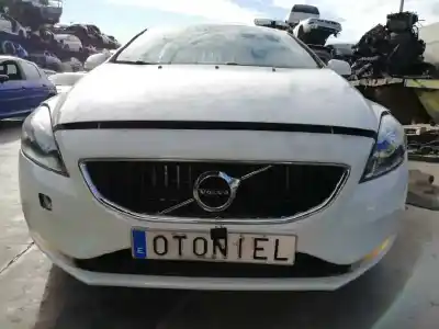 Verschrottungsfahrzeug volvo v40 (2012->) 2.0 inscription [2.0 ltr. - 140 kw diesel cat] des jahres 2017 angetrieben d4204t8