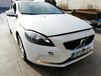Verschrottungsfahrzeug volvo v40 (2012->) 2.0 inscription [2.0 ltr. - 140 kw diesel cat] des jahres 2017 angetrieben d4204t8
