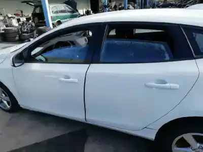 Verschrottungsfahrzeug volvo v40 (2012->) 2.0 inscription [2.0 ltr. - 140 kw diesel cat] des jahres 2017 angetrieben d4204t8