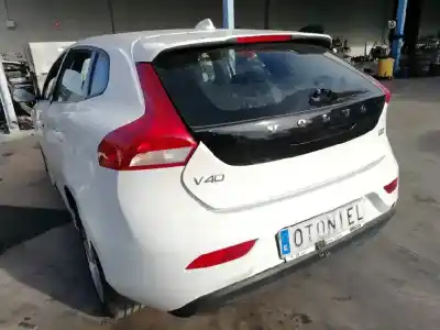 Verschrottungsfahrzeug volvo v40 (2012->) 2.0 inscription [2.0 ltr. - 140 kw diesel cat] des jahres 2017 angetrieben d4204t8