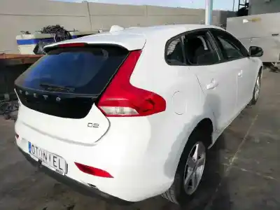 Verschrottungsfahrzeug volvo v40 (2012->) 2.0 inscription [2.0 ltr. - 140 kw diesel cat] des jahres 2017 angetrieben d4204t8