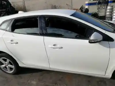 Verschrottungsfahrzeug volvo v40 (2012->) 2.0 inscription [2.0 ltr. - 140 kw diesel cat] des jahres 2017 angetrieben d4204t8