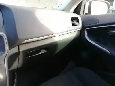 Verschrottungsfahrzeug volvo v40 (2012->) 2.0 inscription [2.0 ltr. - 140 kw diesel cat] des jahres 2017 angetrieben d4204t8