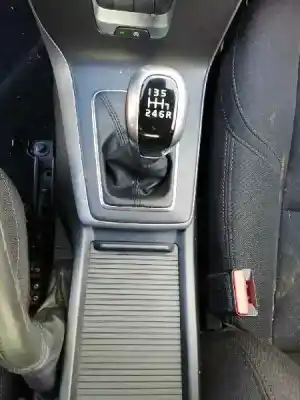 Verschrottungsfahrzeug volvo v40 (2012->) 2.0 inscription [2.0 ltr. - 140 kw diesel cat] des jahres 2017 angetrieben d4204t8