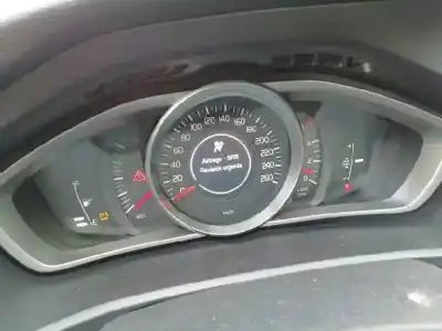 Verschrottungsfahrzeug volvo v40 (2012->) 2.0 inscription [2.0 ltr. - 140 kw diesel cat] des jahres 2017 angetrieben d4204t8