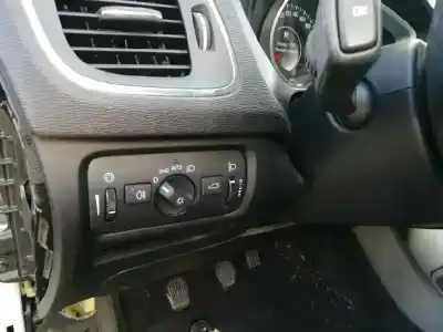 Verschrottungsfahrzeug volvo v40 (2012->) 2.0 inscription [2.0 ltr. - 140 kw diesel cat] des jahres 2017 angetrieben d4204t8