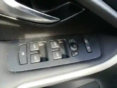 Verschrottungsfahrzeug volvo v40 (2012->) 2.0 inscription [2.0 ltr. - 140 kw diesel cat] des jahres 2017 angetrieben d4204t8