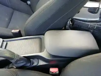 Verschrottungsfahrzeug volvo v40 (2012->) 2.0 inscription [2.0 ltr. - 140 kw diesel cat] des jahres 2017 angetrieben d4204t8