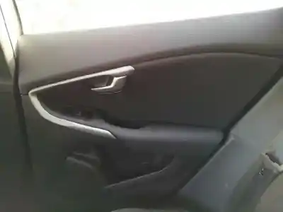 Verschrottungsfahrzeug volvo v40 (2012->) 2.0 inscription [2.0 ltr. - 140 kw diesel cat] des jahres 2017 angetrieben d4204t8