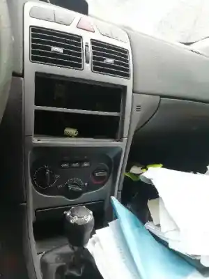 Здавання транспортного засобу peugeot 307 (s1) xr року 2001 потужний rhy