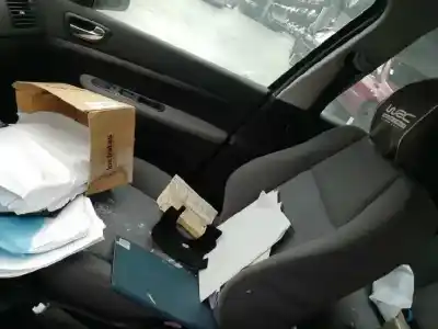 Здавання транспортного засобу peugeot 307 (s1) xr року 2001 потужний rhy