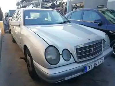 Здавання транспортного засобу mercedes-benz clase e (w210) berlina diesel 3.0 turbodiesel cat року 1998 потужний 606962