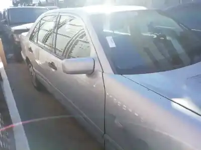 Здавання транспортного засобу mercedes-benz clase e (w210) berlina diesel 3.0 turbodiesel cat року 1998 потужний 606962