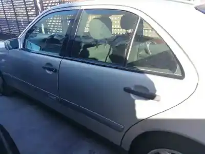 Здавання транспортного засобу mercedes-benz clase e (w210) berlina diesel 3.0 turbodiesel cat року 1998 потужний 606962
