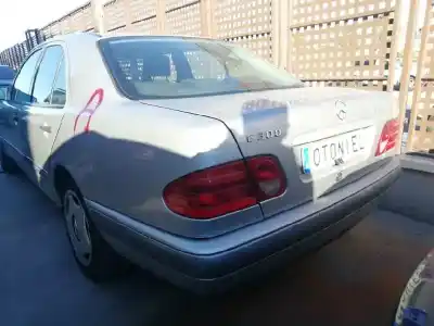 Здавання транспортного засобу mercedes-benz clase e (w210) berlina diesel 3.0 turbodiesel cat року 1998 потужний 606962