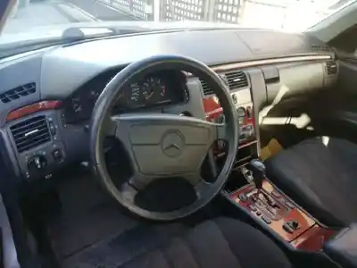 Здавання транспортного засобу mercedes-benz clase e (w210) berlina diesel 3.0 turbodiesel cat року 1998 потужний 606962