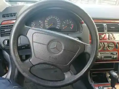 Здавання транспортного засобу mercedes-benz clase e (w210) berlina diesel 3.0 turbodiesel cat року 1998 потужний 606962