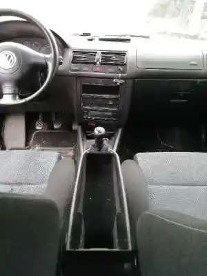 Sloopvoertuig volkswagen golf iv berlina (1j1) 1.9 tdi van het jaar 2000 aangedreven ajm