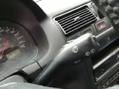 Sloopvoertuig volkswagen golf iv berlina (1j1) 1.9 tdi van het jaar 2000 aangedreven ajm