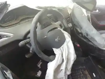 Veicolo di demolizione peugeot 208 gt line dell'anno 2019 alimentato hn05