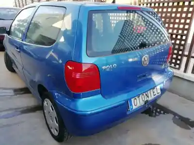 Véhicule à la ferraille volkswagen polo berlina (6n2) conceptline de l'année 2001 alimenté aud