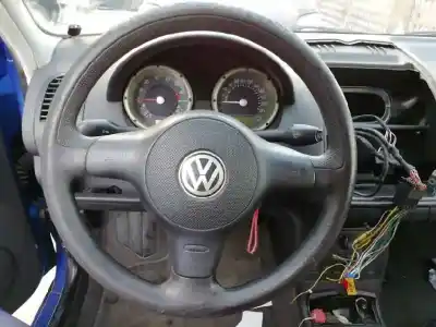 Véhicule à la ferraille volkswagen polo berlina (6n2) conceptline de l'année 2001 alimenté aud