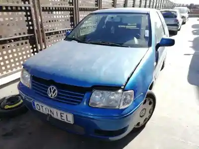 Veicolo di demolizione VOLKSWAGEN                                         POLO BERLINA (6N2)                                                                                                                                                                                                                                         Conceptline                                                                                                                                                                                                                                                dell'anno 2001 alimentato AUD