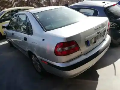 Здавання транспортного засобу volvo                                              s40 berlina                                                                                                                                                                                                                                                1.6                                                                                                                                                                                                                                                        року 2000 потужний b4164s2