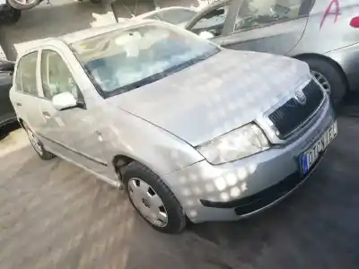 Veículo de Sucata SKODA FABIA (6Y2/6Y3) 1.4 16V do ano 2002 alimentado AUB