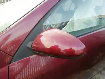 Veículo de Sucata nissan primera berlina (p12) 2.2 16v turbodiesel cat do ano 2002 alimentado yd22