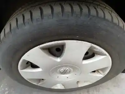 Veículo de Sucata nissan primera berlina (p12) 2.2 16v turbodiesel cat do ano 2002 alimentado yd22