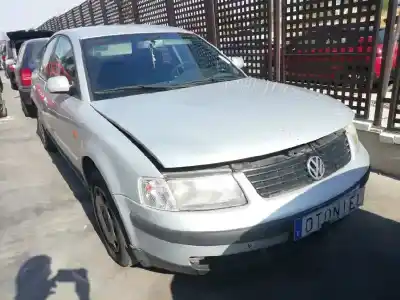 Verschrottungsfahrzeug VOLKSWAGEN PASSAT BERLINA (3B2) 1.9 TDI des Jahres 1998 angetrieben AFN