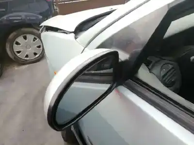 Здавання транспортного засобу ford focus berlina (cak) ghia року 2003 потужний ffda