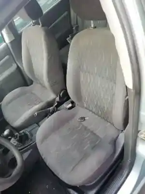 Здавання транспортного засобу ford focus berlina (cak) ghia року 2003 потужний ffda